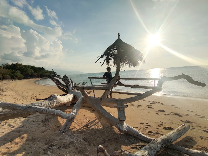 Pantai Wato Wulu Tanah Merah