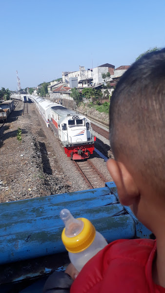 Taman Nongkrong Lihat Kereta Api