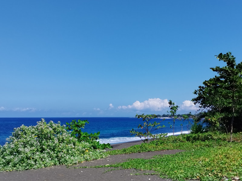 Pantai Goa Lawah