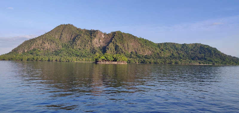 Pulau Manuk, Maluku