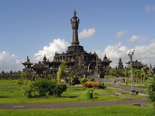 Lapangan Niti Mandala Renon - Monumen Perjuangan Rakyat Bali