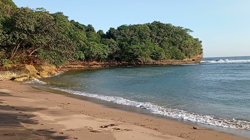Pantai Bantol