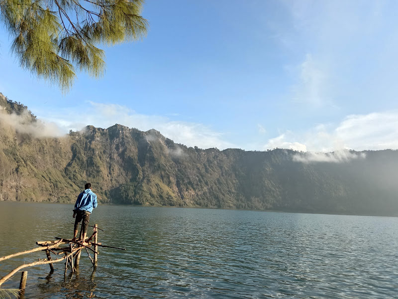 Trekking Rinjani via Aik Berik