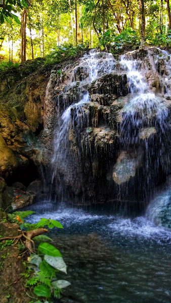 Air Terjun Kolam Jodoh Lewa Tidahu