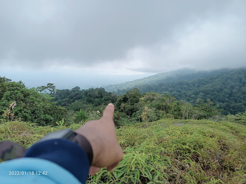 Puncak Lolowor