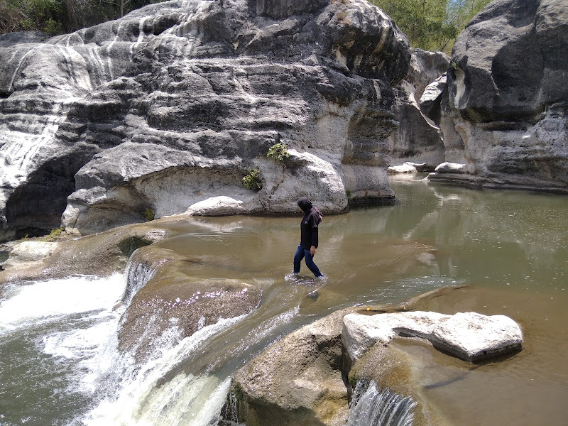 Air Terjun Lakolat