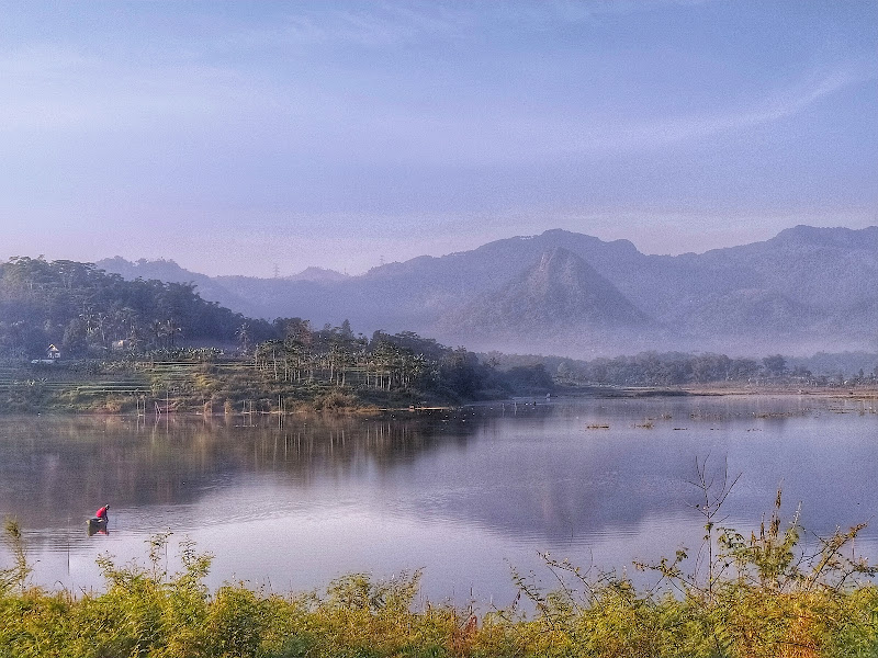 Rancapanggung Lake & Mountain Viewpoint