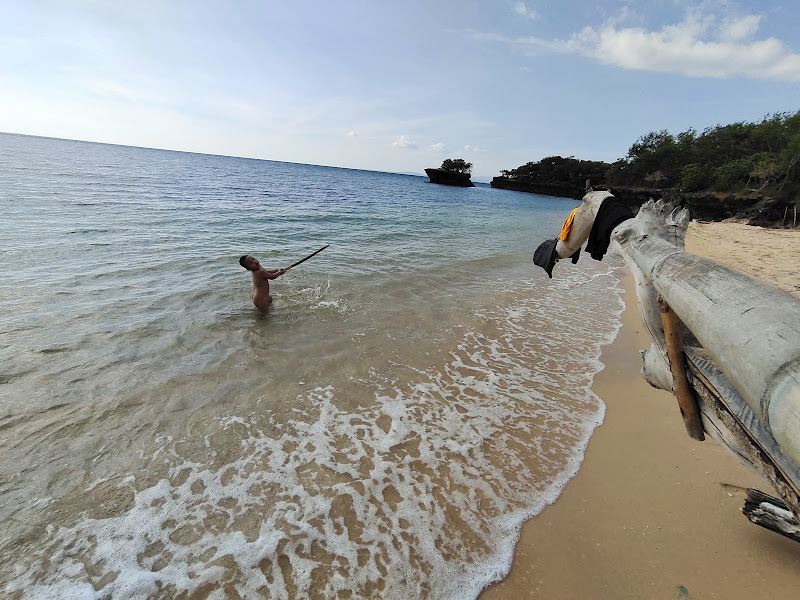 Pantai Wato Wulu Tanah Merah