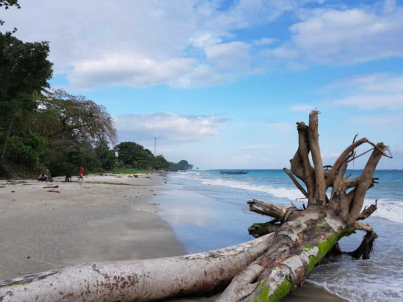 Pantai Suli Salahutu