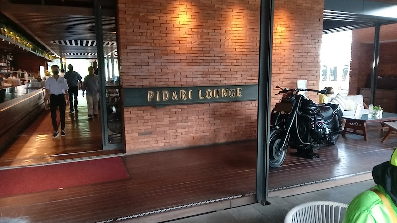 Pidari Lounge