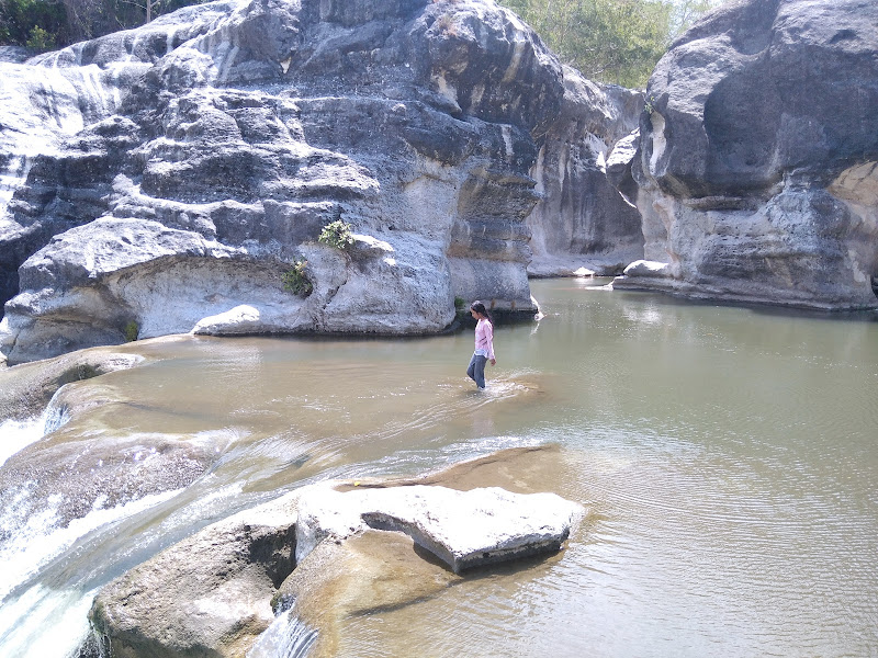 Air Terjun Lakolat