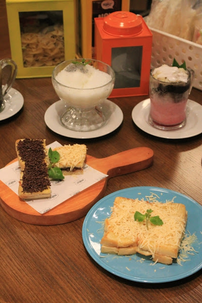 The People&apos;s Cafe Rajawali