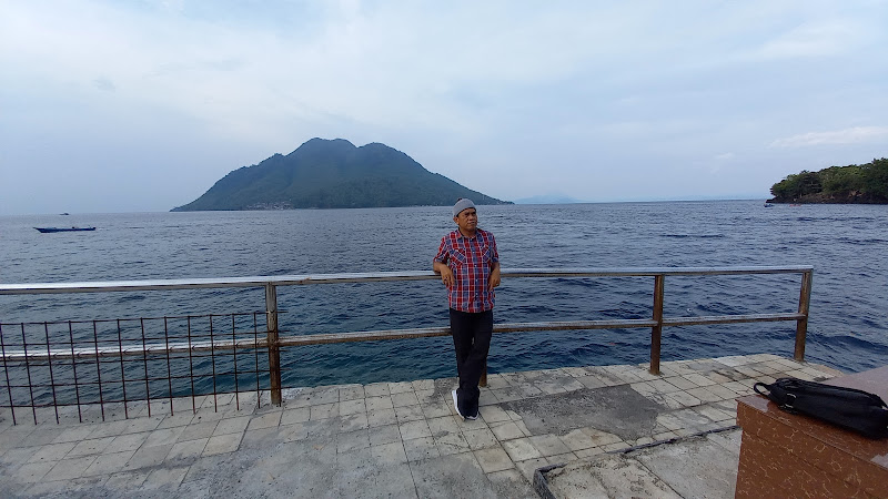 Laconna Dive Center