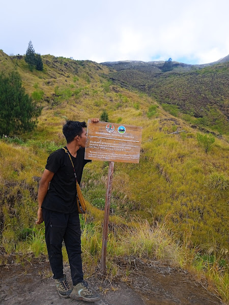 Pos Makam Jalur Pendakian Pancasila Gunung Tambora