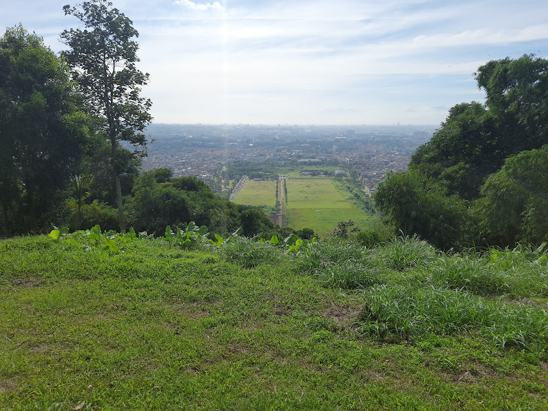 Puncak Bukit Kujang Gunung Bohong