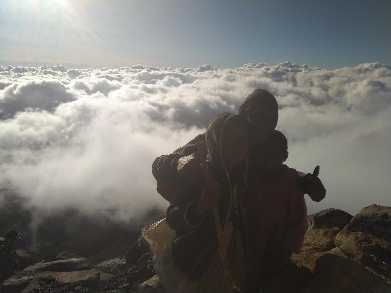 Puncak Gunung Abu Lobo