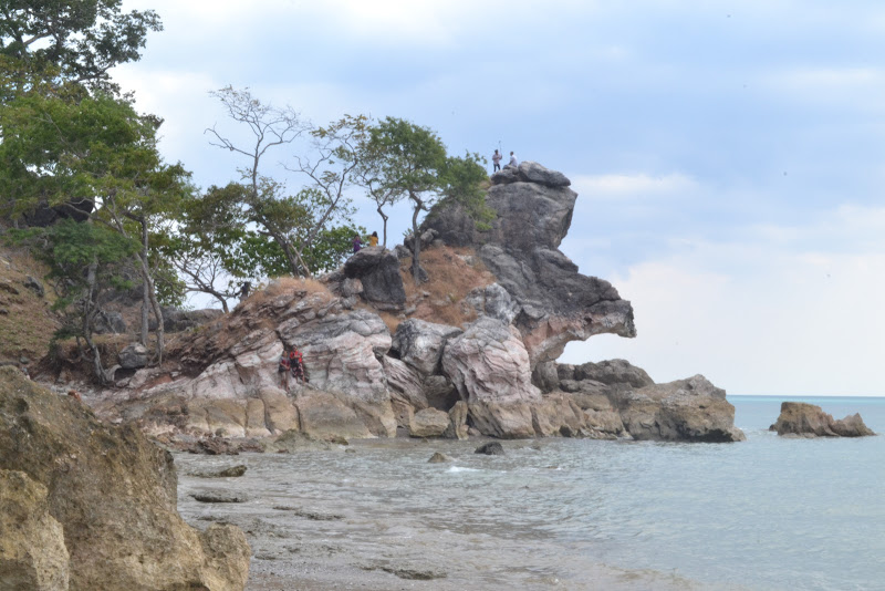 Pantai Fatukolo