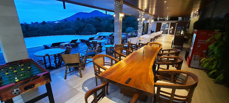 Giriwood Hotel & Villa