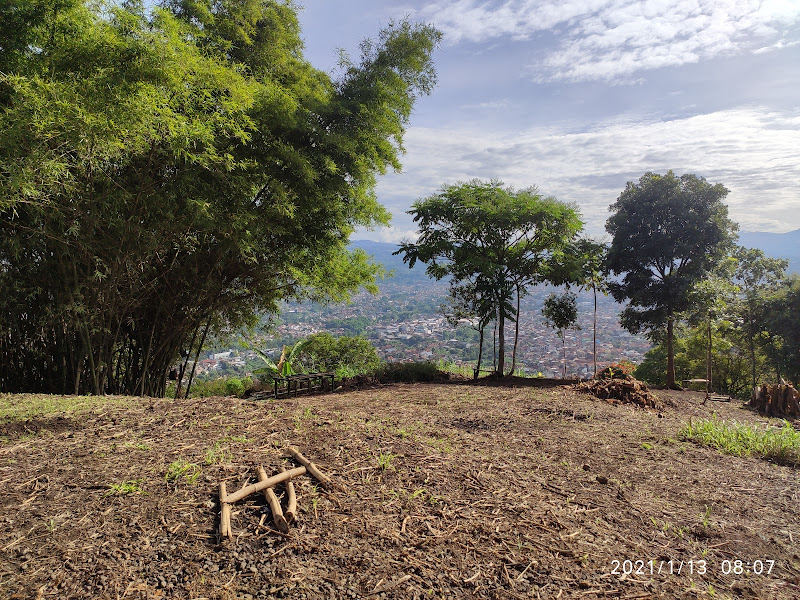 Puncak Bukit Kujang Gunung Bohong