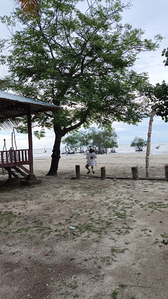 Wisata Pantai Kelapa Nu Laran