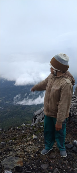 Puncak Gunung Abu Lobo