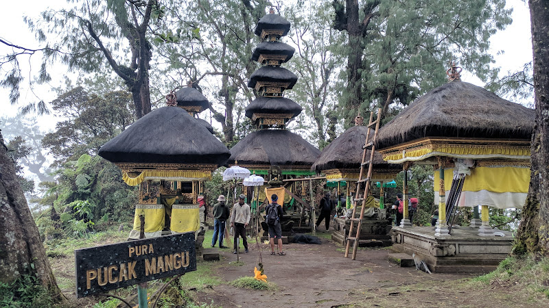 Pura Pucak Mangu