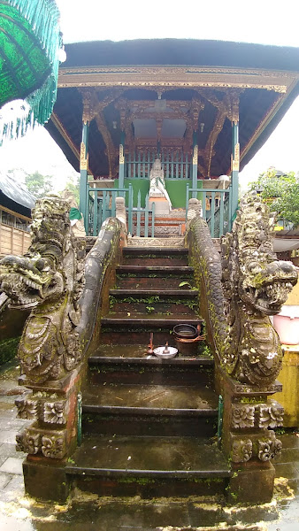 Pura Pucak Mangu