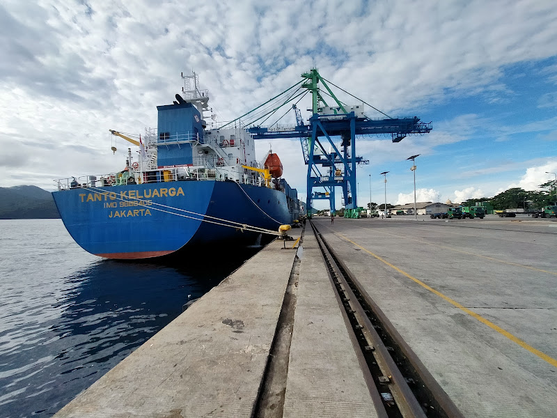 Pelabuhan Ahmad Yani Ternate