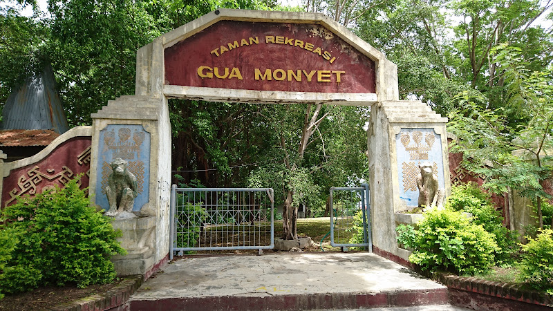 Wisata Goa Monyet