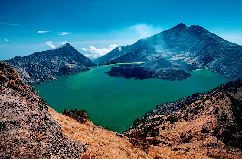 Trekking Rinjani via Aik Berik