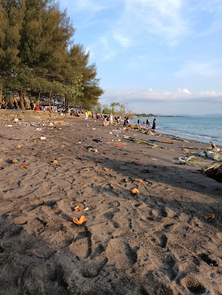 Pantai Loang Baloq