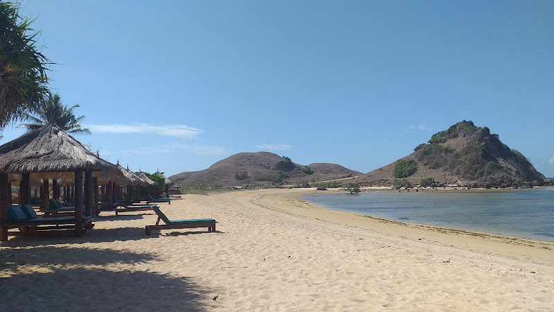 Pantai Selong Belanak