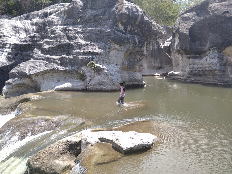 Air Terjun Lakolat