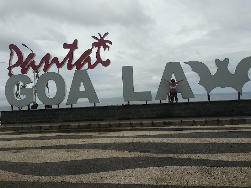 Pantai Goa Lawah