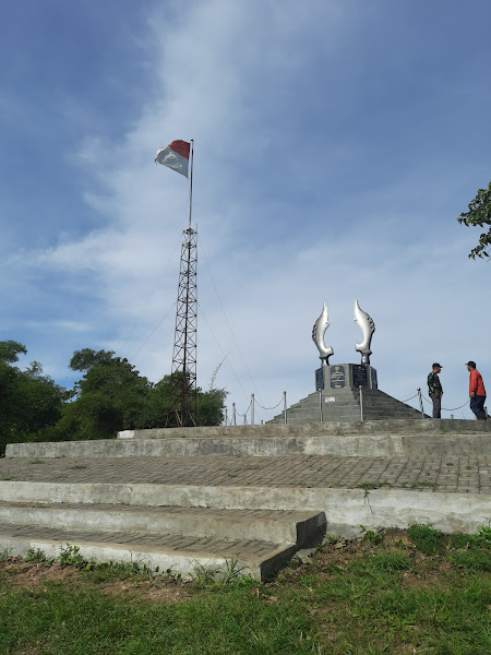 Puncak Bukit Kujang Gunung Bohong