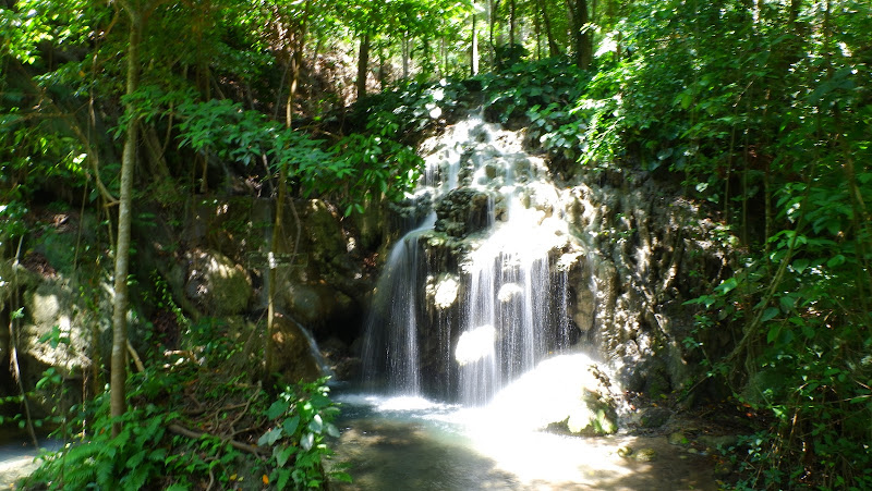 Air Terjun Kolam Jodoh Lewa Tidahu