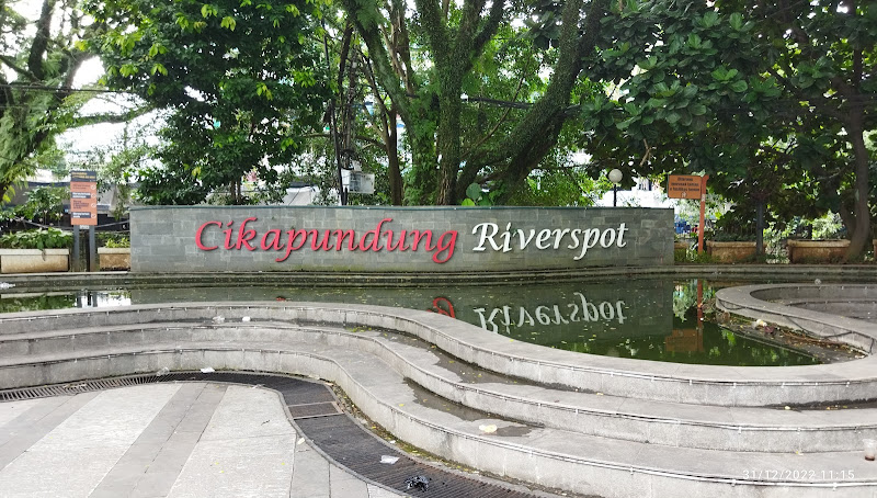 Plaza Cikapundung River Spot