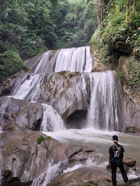 Air Terjun Waetina / Waetina Waterfall