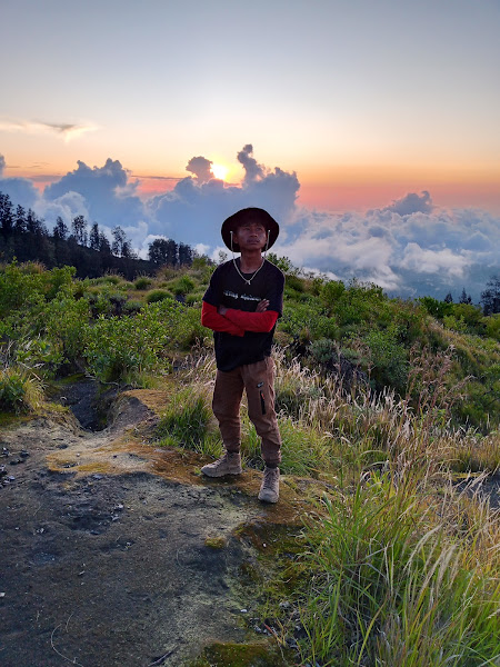 Pos Makam Jalur Pendakian Pancasila Gunung Tambora