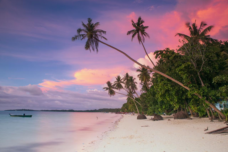 Pantai Ngurbloat Desa Ngilngof - Kei Islands