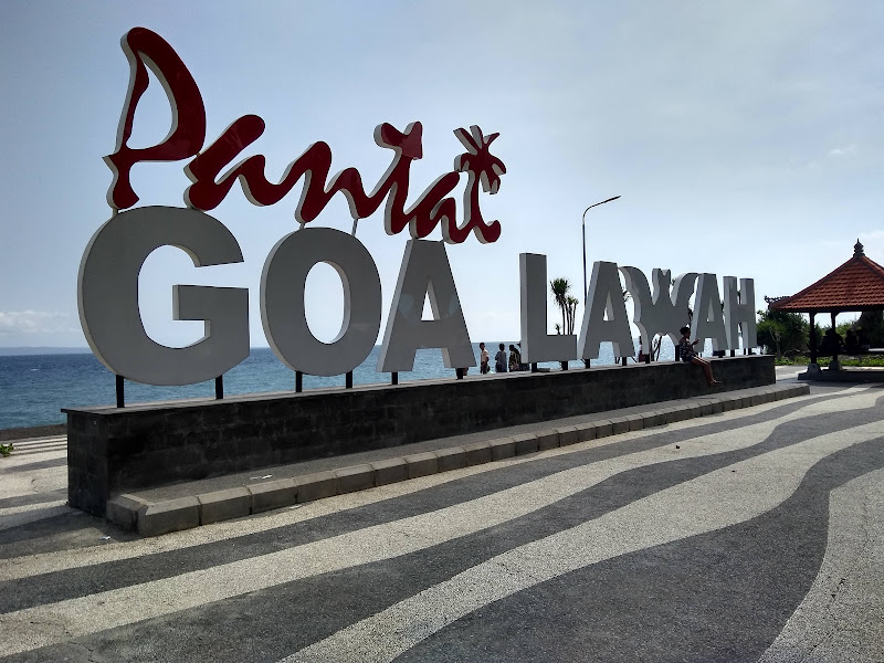 Pantai Goa Lawah