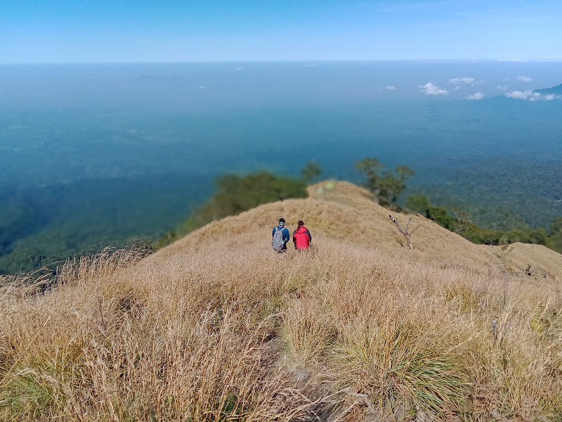 Trekking Rinjani via Aik Berik