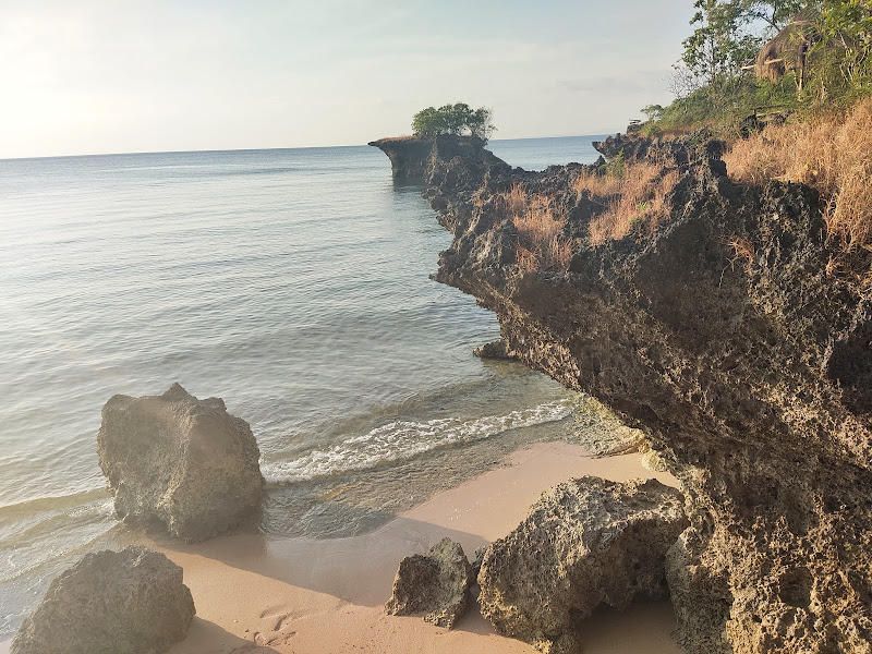 Pantai Wato Wulu Tanah Merah