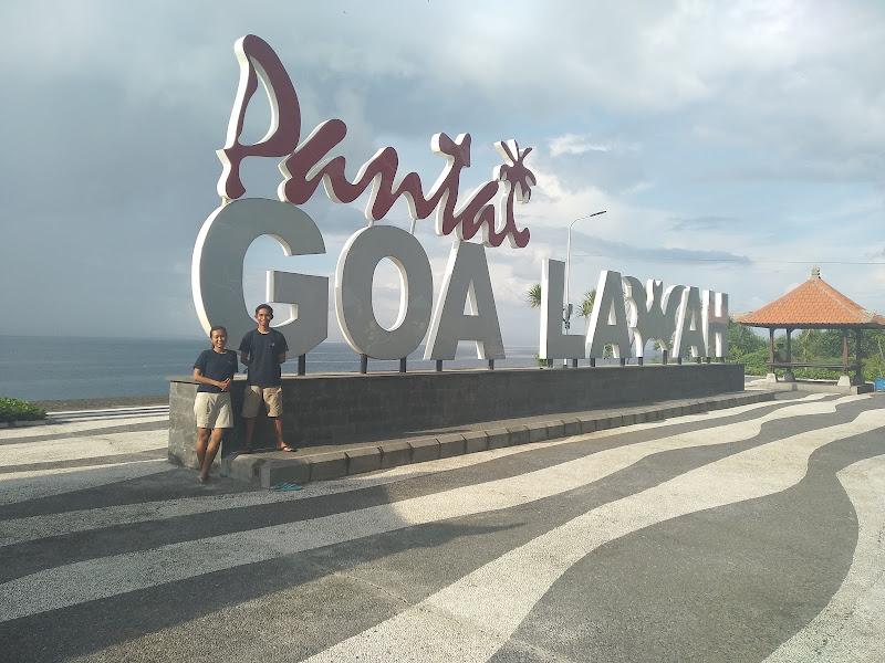 Pantai Goa Lawah