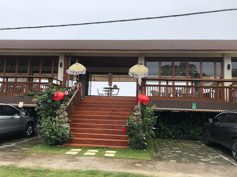 Giriwood Hotel & Villa