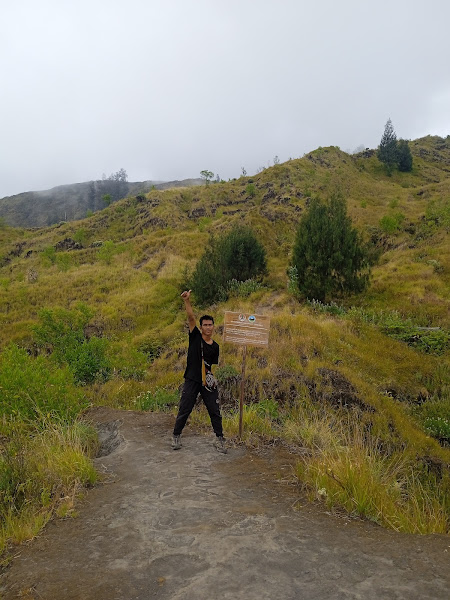 Pos Makam Jalur Pendakian Pancasila Gunung Tambora