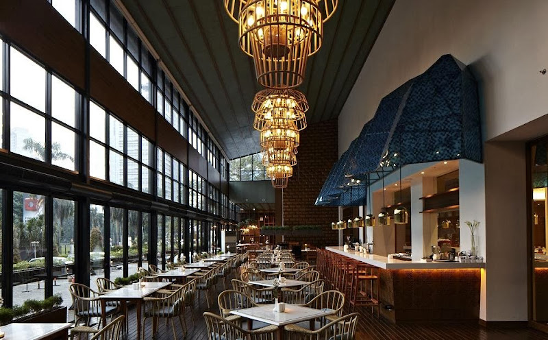 100 Eatery & Bar