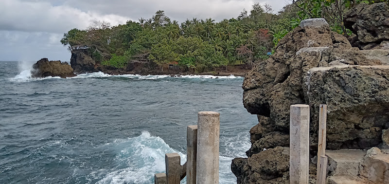 Pantai Pintu Kota Ambon