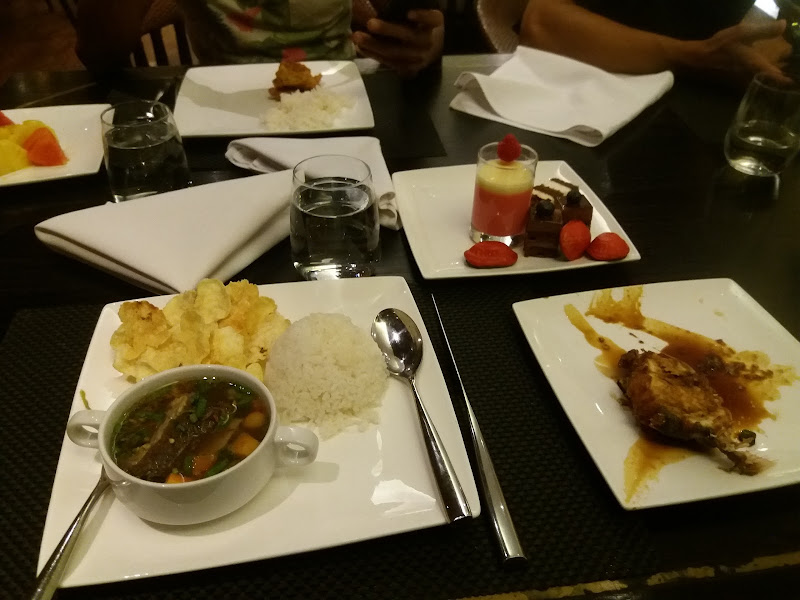 100 Eatery & Bar